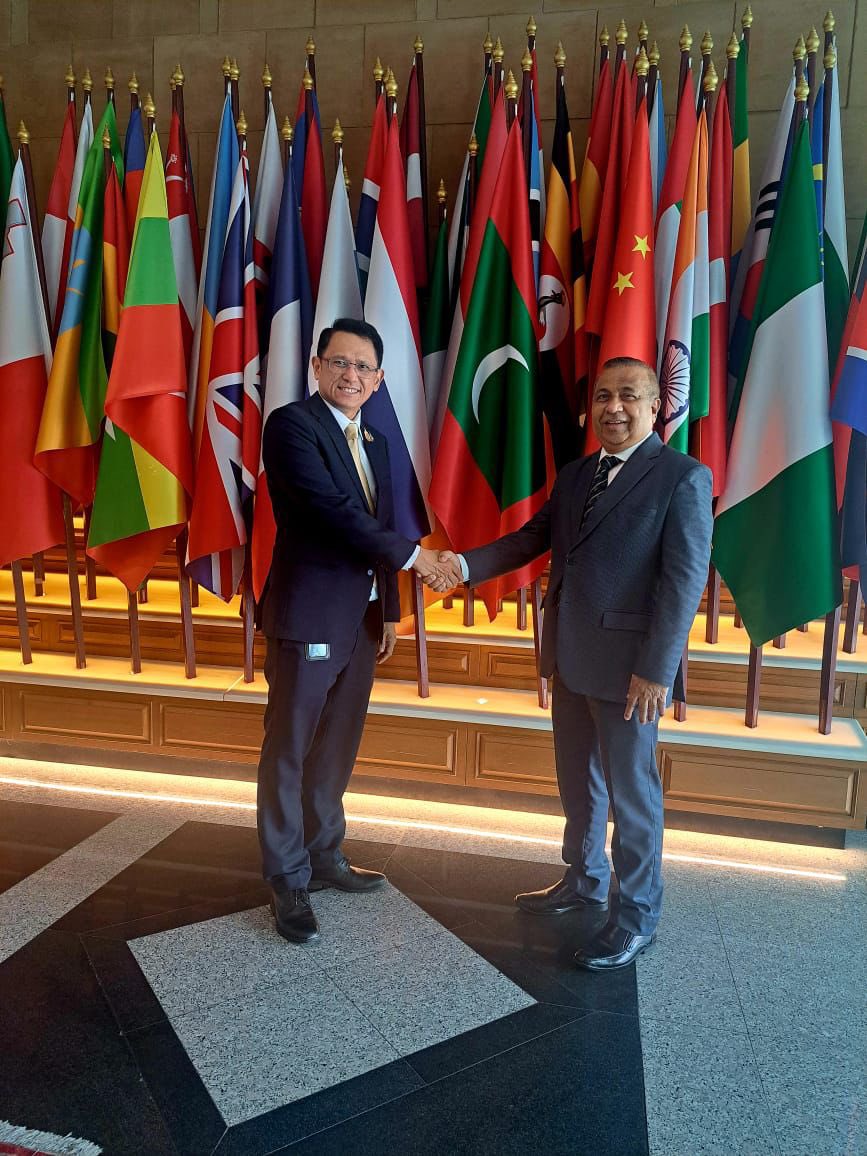 Ambassador-Designate H.E. Mr. <a href="/FuwadThowfeek/">Fuwad Thowfeek</a> handed over a copy of his credentials to Director-General of Protocol, H.E. Mr. Chakkrid Krachaiwong 

<a href="/MoFAmv/">Ministry of Foreign Affairs 🇲🇻</a> <a href="/MFAThai/">กระทรวงการต่างประเทศ | MFA of Thailand</a>