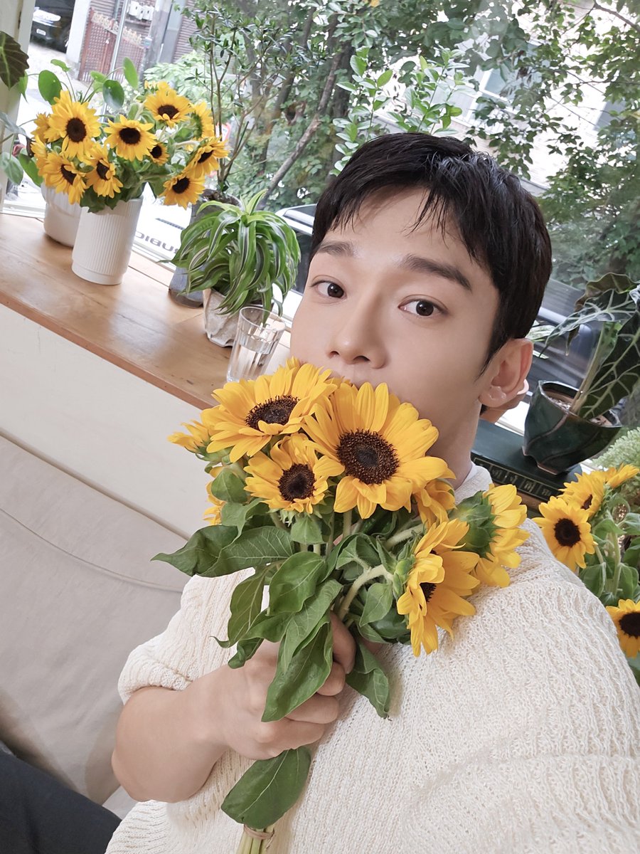 enjieLou's tweet photo. CHEN Weverse membership photos 😍 https://t.co/rSV2mw4FFh