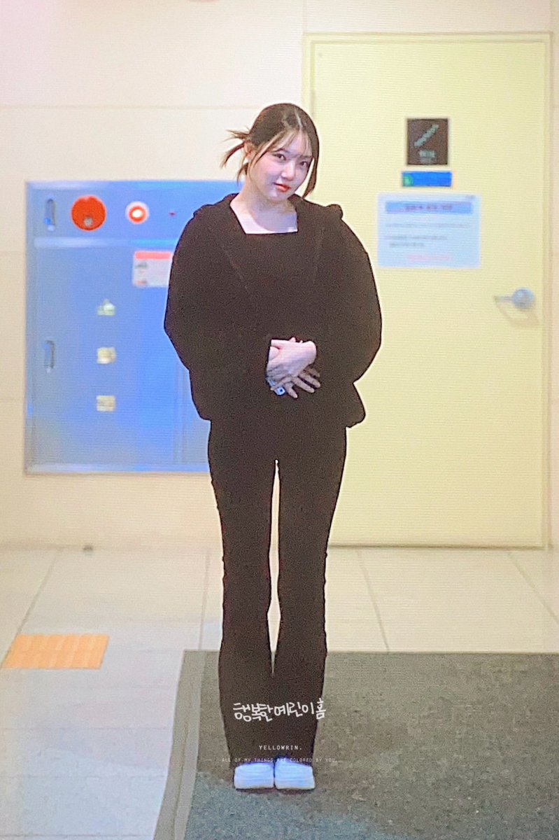 _kimnorang's tweet photo. 이런 핏되는 부츠컷 입으면 다리 진짜 오천미터로 보여서 너무 놀라움(긍) https://t.co/R5WdWuhzsM