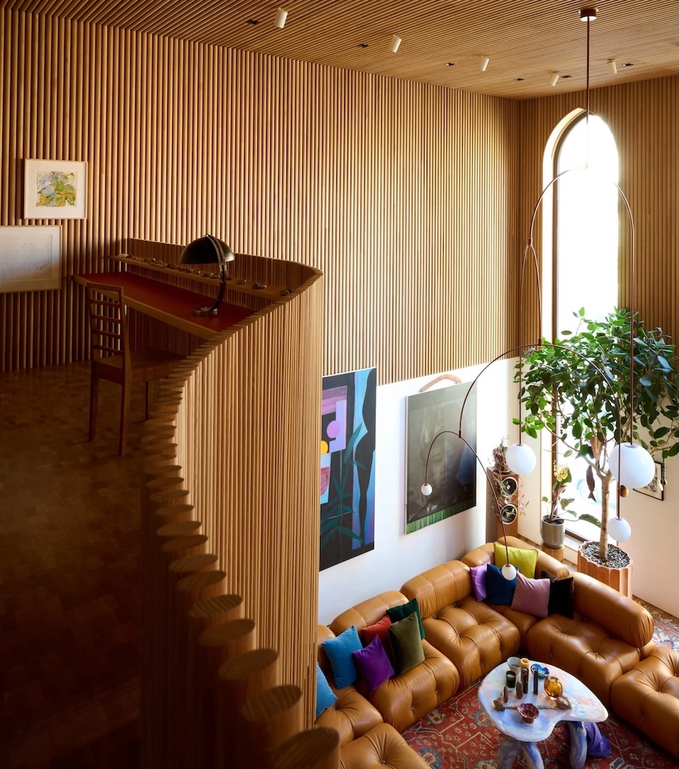 journaldesign's tweet photo. Transformation d'un presbytère en résidence pour un artiste à Harlem
Visite guidée en images dans l'article : https://t.co/Zlr7A4b0je
#architecture #interior #neogothic #rectory #artist #home #NewYork https://t.co/Ai4RXLC661