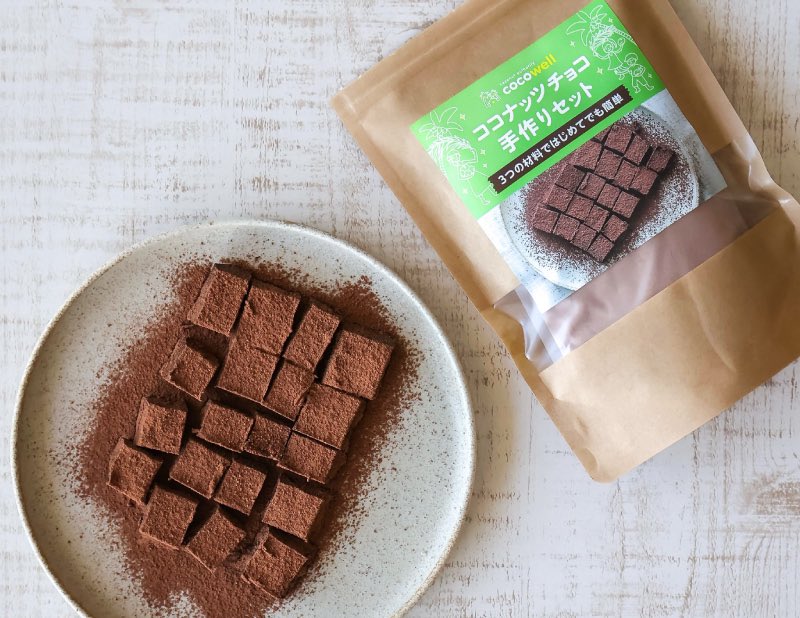 cocowell_jp's tweet photo. もうすぐバレンタイン🤍 こんなに簡単にココナッツチョコが？？

【ココナッツチョコ手作りセット】を販売中
 
付属の材料を混ぜて冷やし固めるだけで、本格的なココナッツチョコが作れます🍫
 
甘すぎず、とろける食感がたまりません！
簡単に作れて嬉しいと大好評です✨
 
詳細は↓ https://t.co/dHrbIKWrLE