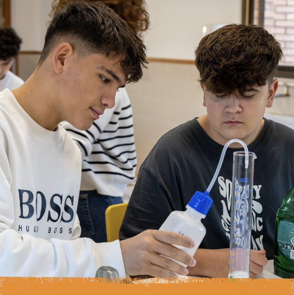 Manyanet_Reus's tweet photo. Ens adaptem al ritme de cada alumne, no es tracta de facilitar respostes sinó de descobrir i proporcionar eines, per trobar-les. Aprenem a fer les preguntes adequades per tal de desenvolupar el pensament de l'alumnat. 

#josocmanyanet #ambtotambtu #famíliamanyanet https://t.co/ZAF3AjtP3j