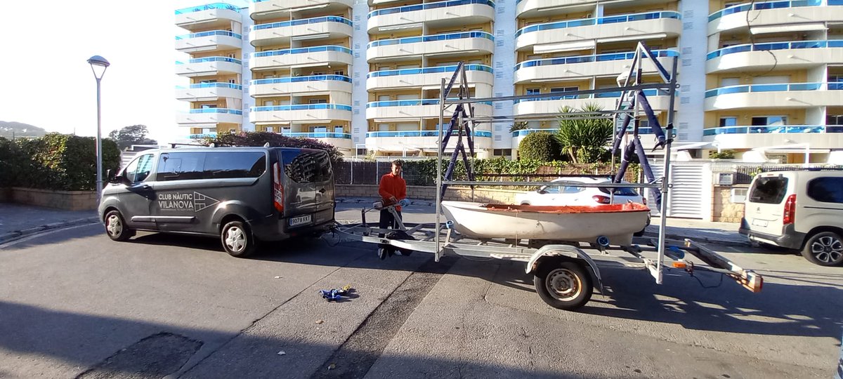 LluchRafecas's tweet photo. Ja tenim nova barca pels nostres alumnes de #TM60. Gràcies a la Montse Oliveras per cedir-nos el material i al @NauticVilanova per portar la nau al port!
https://t.co/RtjU3zYya5 https://t.co/tyrEDCMFg4