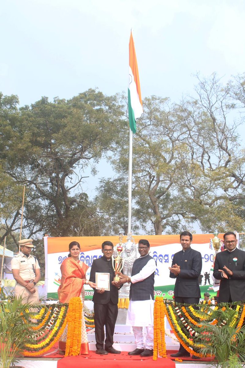 ON REPUBLICDAY JANUARY 26 RECEIVING BEST BLOCK AWARD FROM MINISTER OF LABOUR AND FOREST ENVIRONMENT, <a href="/drdakjr/">drdakjr</a> <a href="/PRDeptOdisha/">Panchayati Raj and Drinking Water Department</a> , <a href="/CMO_Odisha/">CMO Odisha</a>