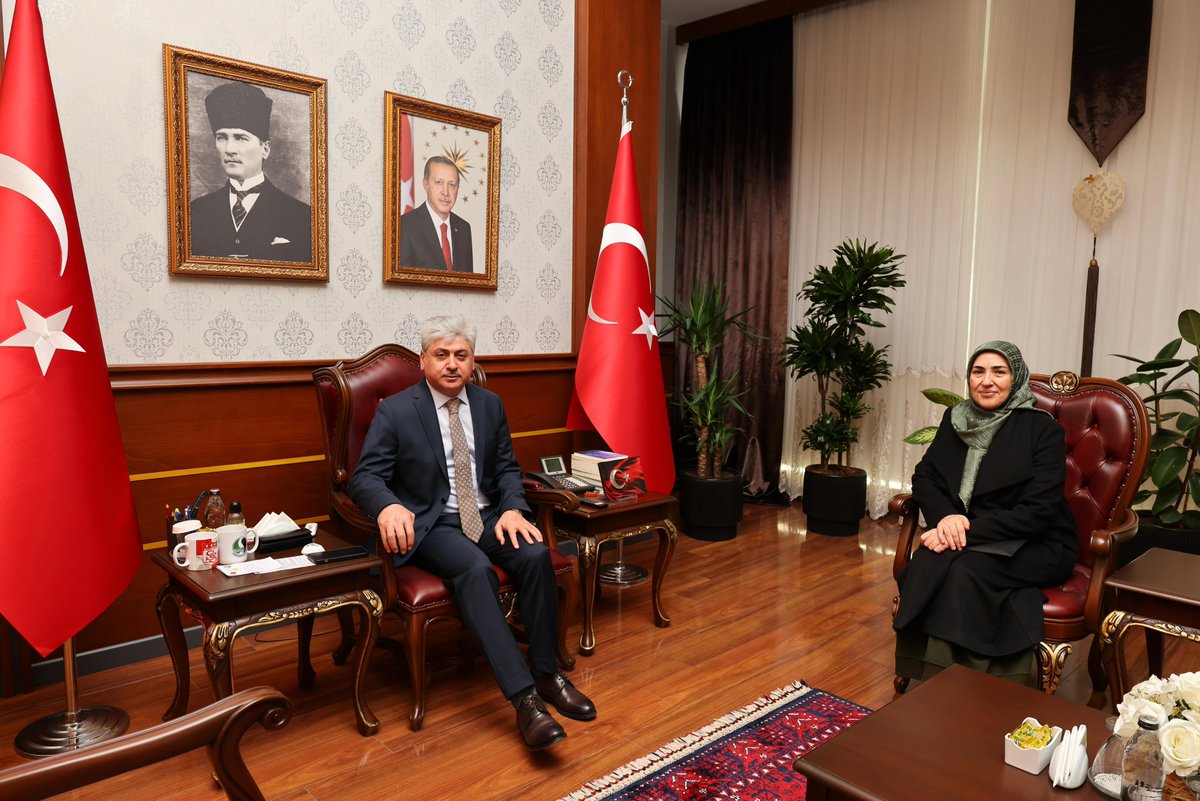 T.C. Sakarya Valiliği (@sakaryavaliligi) on Twitter photo Valimiz Sayın Rahmi DOĞAN, nezaket ziyaretinde bulunan AK Parti İl Kadın Kolları eski Başkanı Zehra HATİPOĞLU’nu makamında kabul etti.
<a href="/dogan_rahmi/">Rahmi Doğan</a> Valimiz Sayın Rahmi DOĞAN, nezaket ziyaretinde bulunan AK Parti İl Kadın Kolları eski Başkanı Zehra HATİPOĞLU’nu makamında kabul etti.
<a href="/dogan_rahmi/">Rahmi Doğan</a>