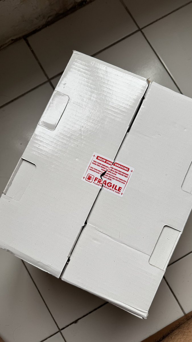 pramanadps's tweet photo. @hrdbacot [WTS] Helm Howard Smith Rp 600.000 Nego

- Belum pernah dipake sama sekali
- Terima COD Jabodetabek
- Alasan dijual, udah punya helm sejenis 

#lapakcot #zonauang https://t.co/ZVqYWhWXVR