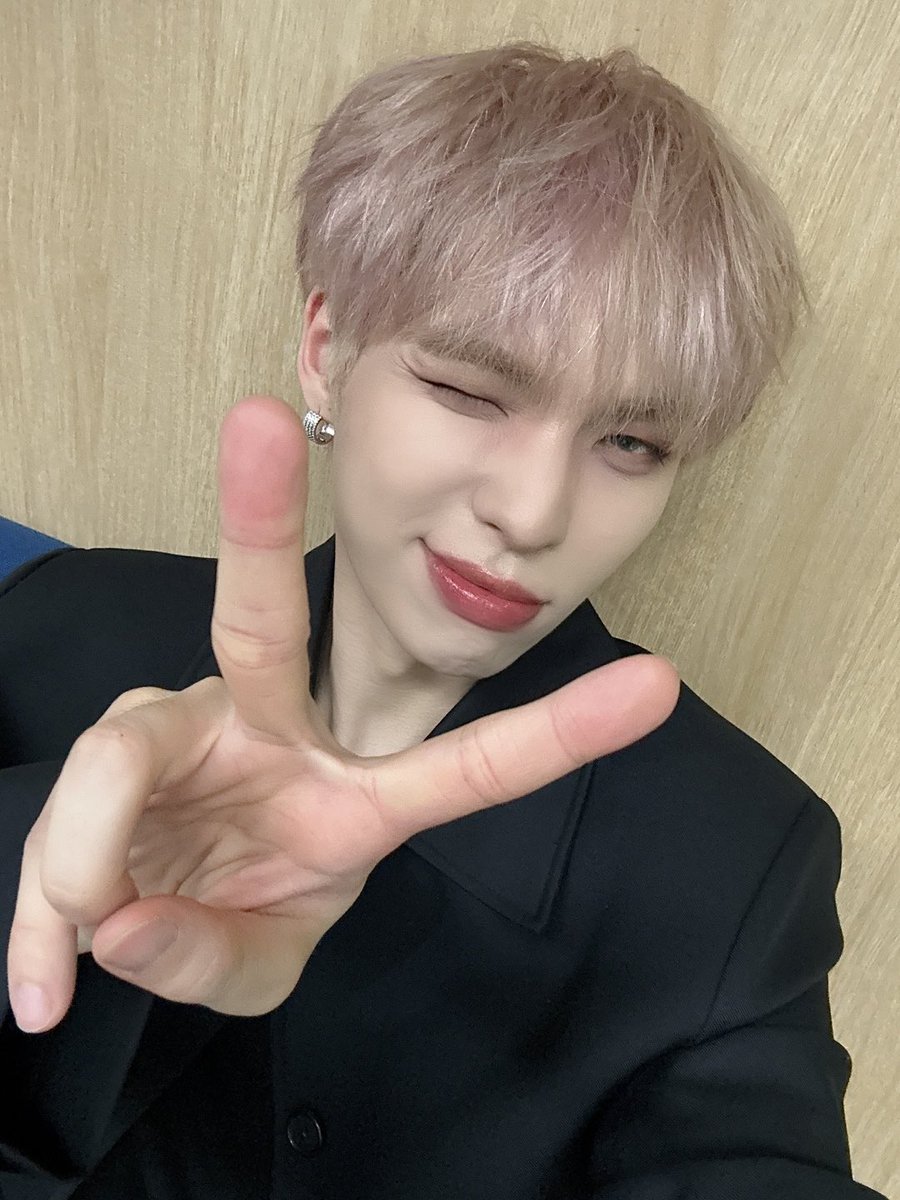 눈오니까 미끄럼조심!☃️

#CIX #FIX #BX #이병곤 #병곤 #평픽사💙