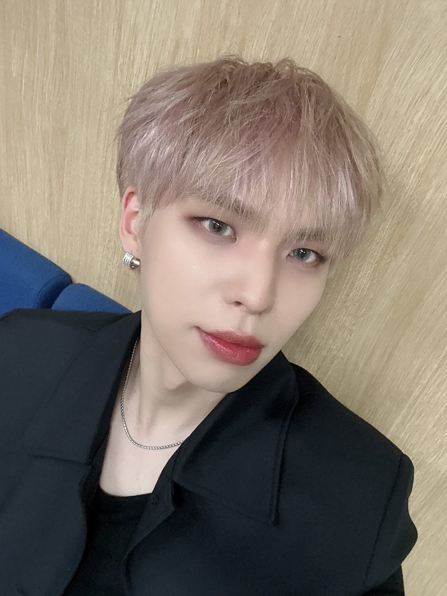 CIX_twt's tweet photo. 눈오니까 미끄럼조심!☃️

#CIX #FIX #BX #이병곤 #병곤 #평픽사💙 https://t.co/bv3nsuhgjW