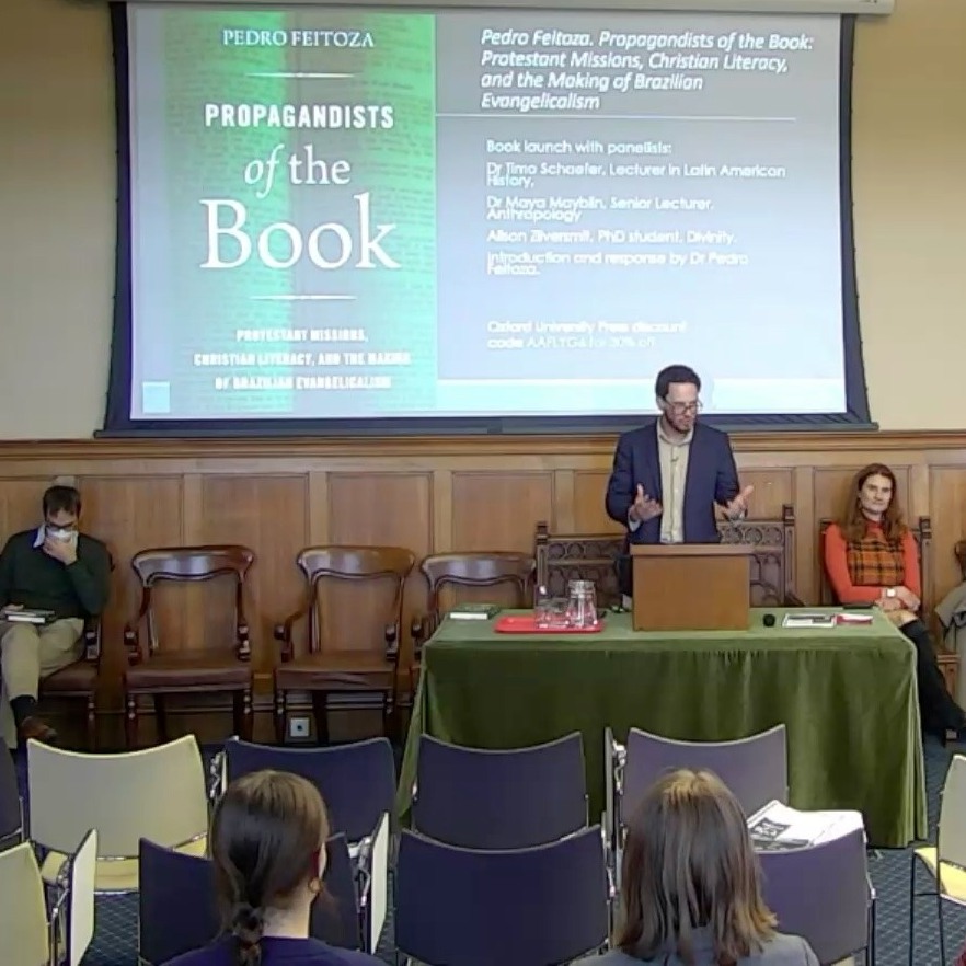 Last semester, we had a pleasure of celebrating Dr <a href="/PedroBFeitoza/">Pedro Feitoza</a>’s new book, 𝘗𝘳𝘰𝘱𝘢𝘨𝘢𝘯𝘥𝘪𝘴𝘵𝘴 𝘰𝘧 𝘵𝘩𝘦 𝘉𝘰𝘰𝘬 (<a href="/OUPAcademic/">Oxford Academic</a> 2024). Check it out!
🎥youtube.com/watch?v=OkESte…
📗academic.oup.com/book/56805
#WorldChristianity #LatinAmericanChristianity