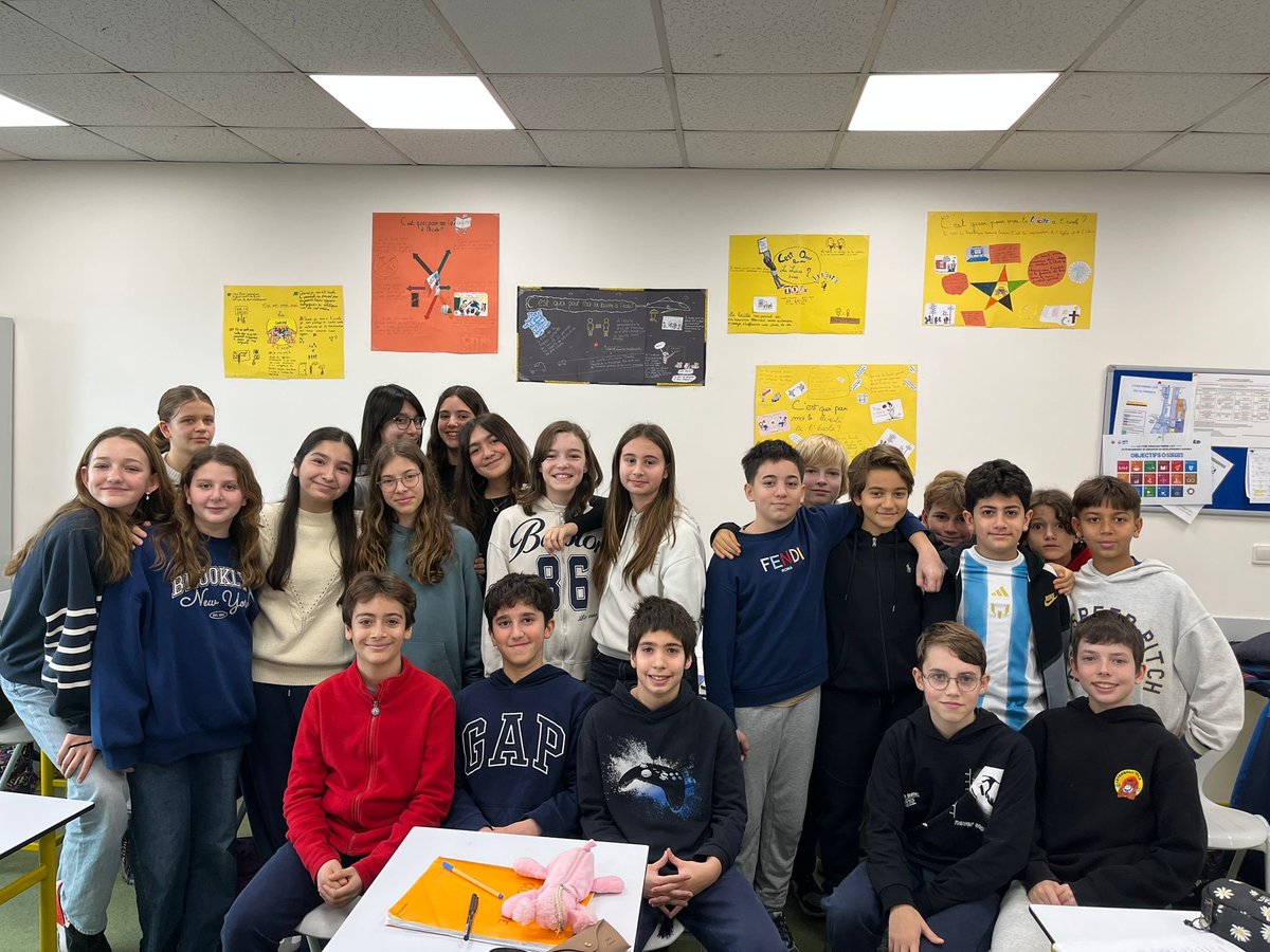 LotiLycee's tweet photo. Nos élèves de 5D ont exprimé leur vision de la laïcité à l'école à travers de superbes affiches ! 
Une belle manière de mettre en avant les valeurs de la charte de l'école. 👏
@aefeinfo https://t.co/EVQjPXcx3z