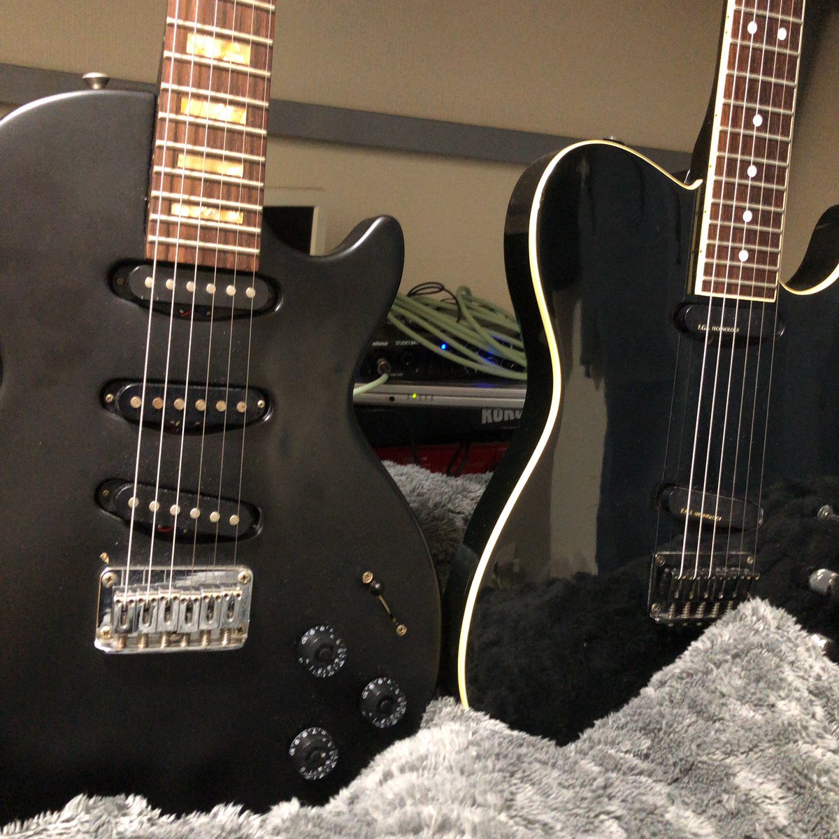 TetsunekoK's tweet photo. どっちでRECしようかな？
#INORAN モデル　#布袋モデル　の原盤
#DTM #DTMerさんと繋がりたい  #DAW #guitar #ギター　#HOTEI #オリジナル楽曲　#作成中　タイトルは　#猫とアイスコーヒー　😆 https://t.co/iWYDYUJug7