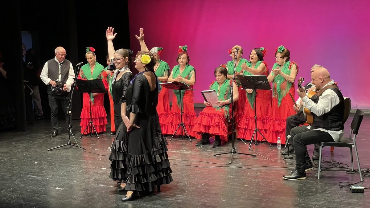 Blanes_cat's tweet photo. Notícia: El concert #BlanesambValència recull 5.800 € Organitzat #CasaArdales #ParròquiaSanta Maria i Càritas Van donar la benvinguda acompanyats de l'alcalde @JordiHernndezM1 Van actuar #BahíadeBlanes #AnaHinojosaiRafaMartin #CristinadelPozo i #Alegria

https://t.co/ls9wl7pvZC https://t.co/Jh90KClSaQ