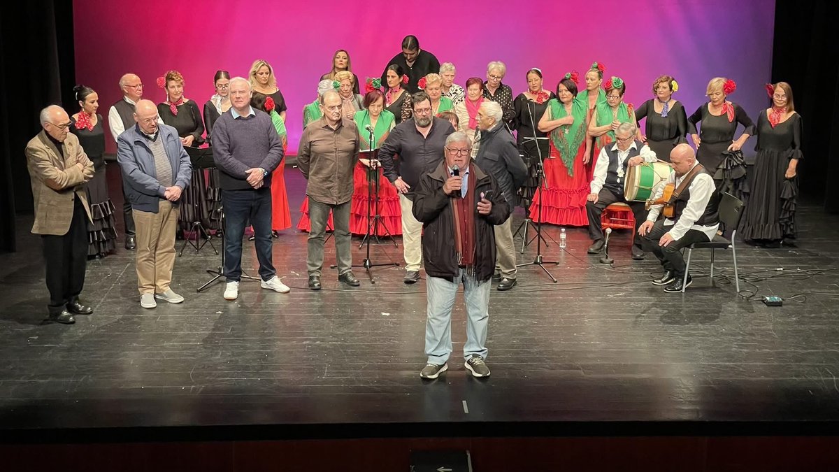 Blanes_cat's tweet photo. Notícia: El concert #BlanesambValència recull 5.800 € Organitzat #CasaArdales #ParròquiaSanta Maria i Càritas Van donar la benvinguda acompanyats de l'alcalde @JordiHernndezM1 Van actuar #BahíadeBlanes #AnaHinojosaiRafaMartin #CristinadelPozo i #Alegria

https://t.co/ls9wl7pvZC https://t.co/Jh90KClSaQ