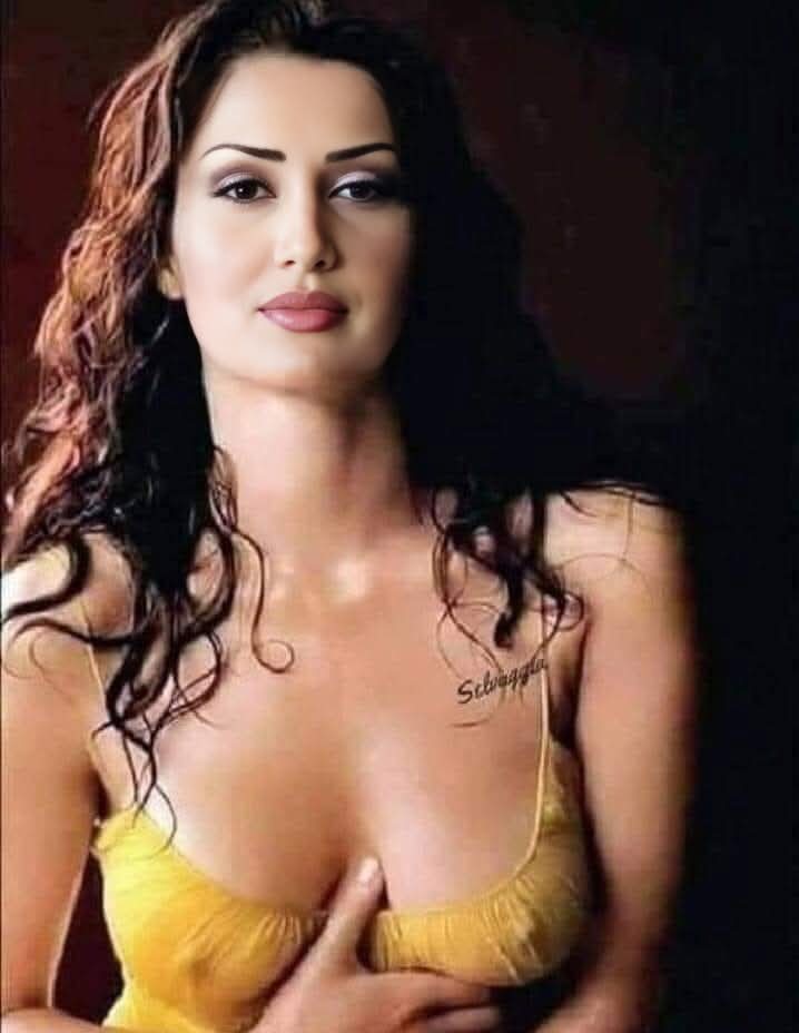 لا تتشابه النساء أبدًا ...
فـ في كل امرأة حكاية وذكرى ، 
وسطر جديد من الرواية  ..
 ولكن هناك امرأة تظل لا تتكرر مرة أخرى 
ولا يشملها قانون النسيان