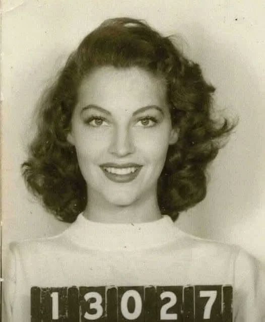historyinmemes's tweet image. 19 year old Ava Gardner photographed for her MGM employment questionnaire (1942)