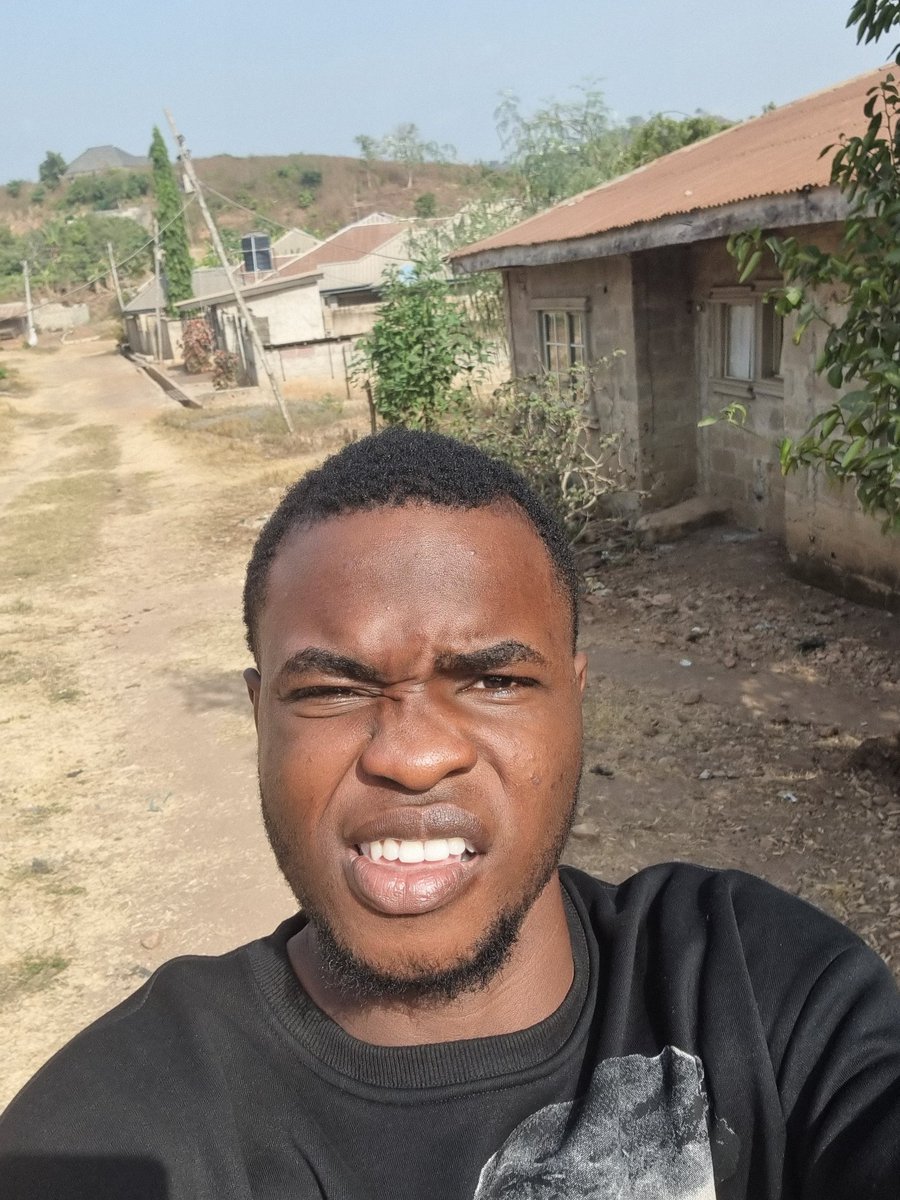 OluwaSeyi1v1 tweet picture