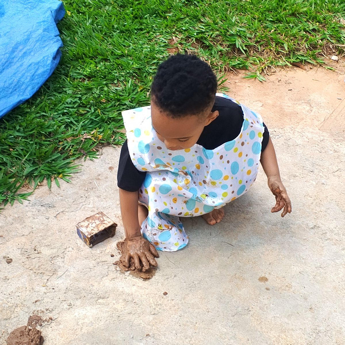 ug_hummingbird's tweet photo. Making bricks as part of the ‘On the Farm’ topic 🧱

Story 👉 Three Little Pigs

#brickmaking #OntheFarm #ActiveLearning https://t.co/xUvniQ194f