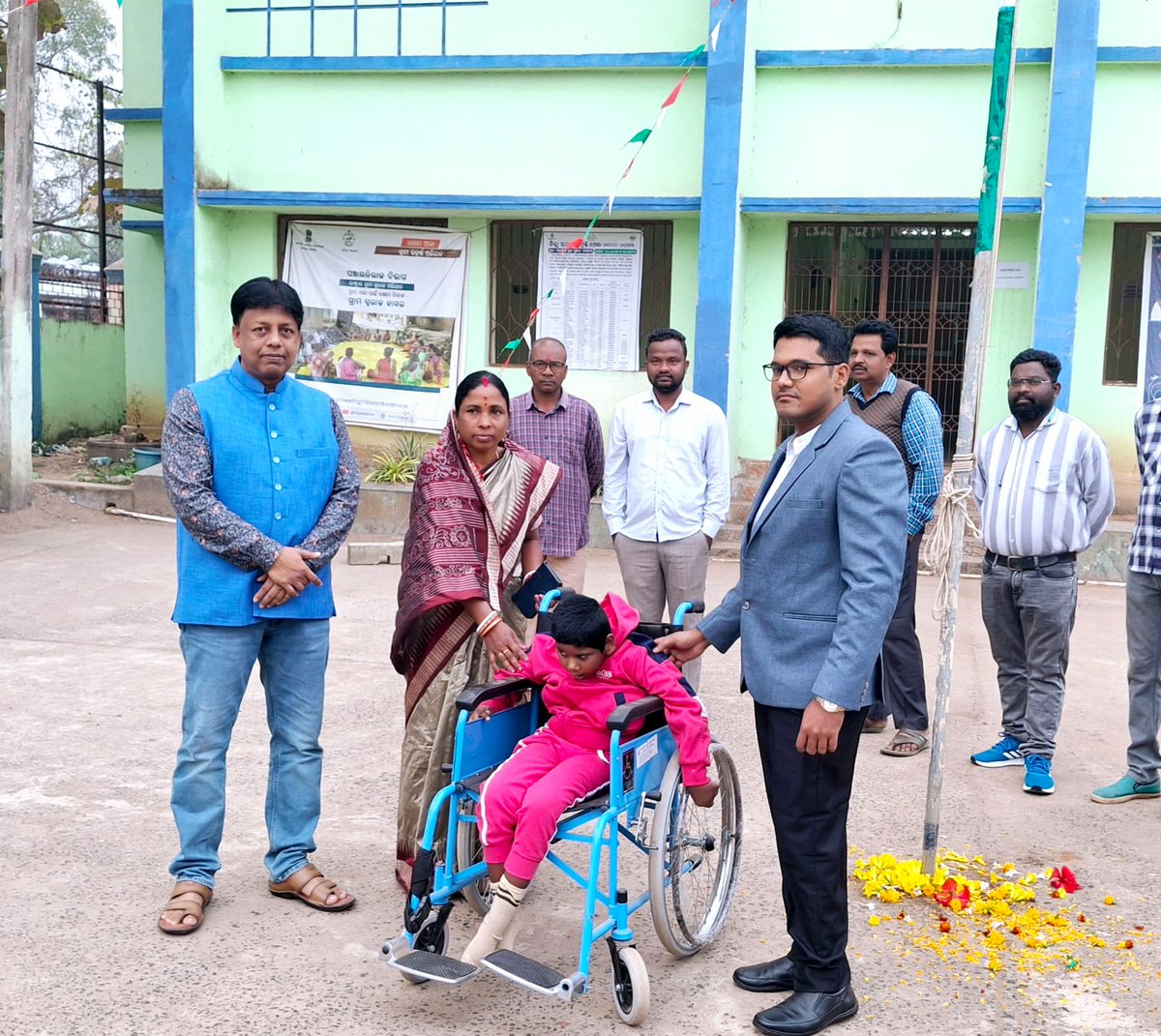 On the occasion of Republic day run wheel chair was provided to a Dibyanga beneficiary by Chairperson Ghatgaon Block and BDO Ghatgaon, <a href="/drdakjr/">drdakjr</a> <a href="/PRDeptOdisha/">Panchayati Raj and Drinking Water Department</a>