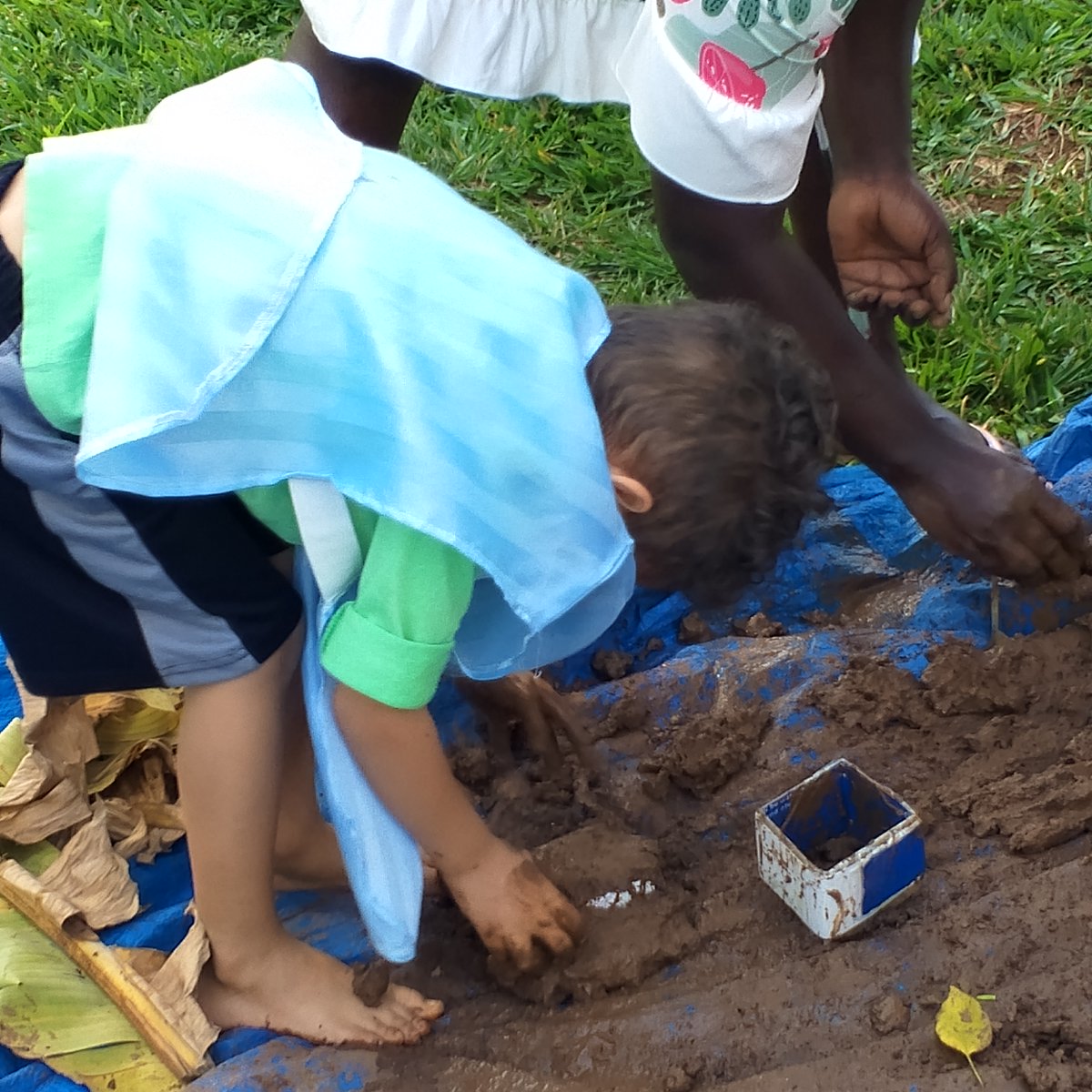 ug_hummingbird's tweet photo. Making bricks as part of the ‘On the Farm’ topic 🧱

Story 👉 Three Little Pigs

#brickmaking #OntheFarm #ActiveLearning https://t.co/xUvniQ194f