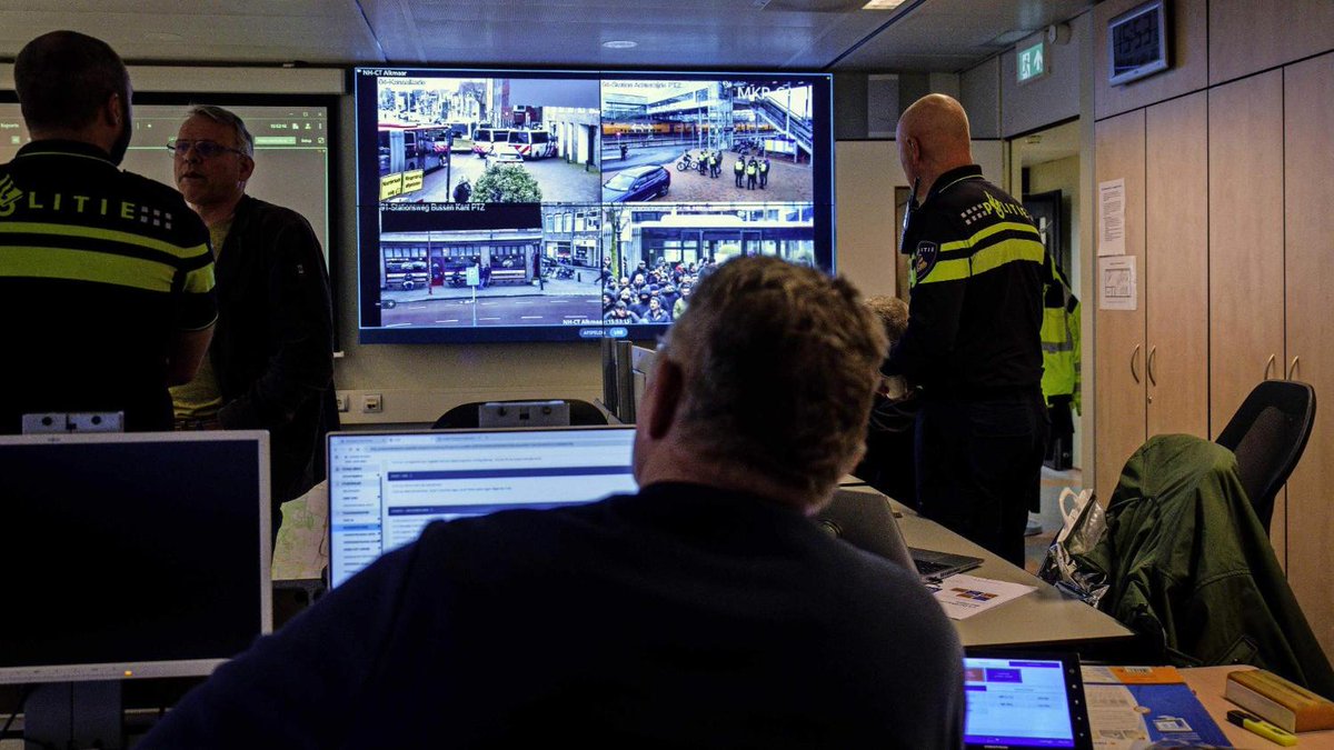 Onthullend inkijkje in keiharde strijd politie tegen voetbalgeweld: ’Rellen hebben enorme impact gehad op ons’ noordhollandsdagblad.nl/regio/alkmaar/…