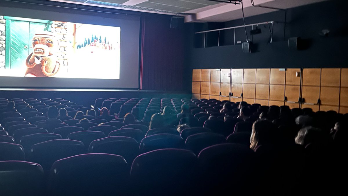 edisoncinema's tweet photo. Ahir vam tenir un matí molt animat al #CinemaEdison!
✨ Una sessió de curts de @FestivalFilmets en família i tallers de @Drac_Magic i @ermisendasoy sobre ombres xineses, stop-motion i joguines òptiques!
Moltes gràcies per a fer-ho possible. Estarem encantades de repetir! 😍 https://t.co/P5tnNGsRNC