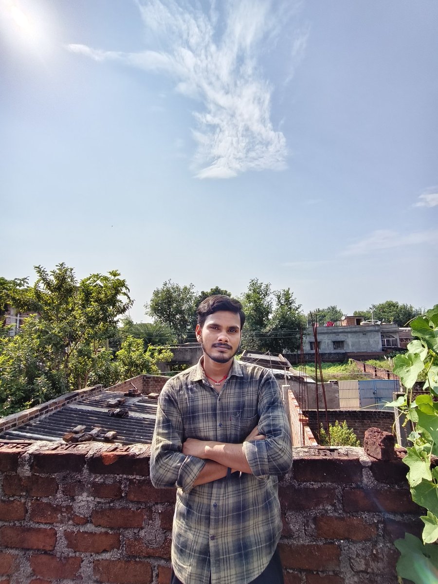TechWithAbhi12's tweet photo. 4 mahine bhi nahi hue Vivo ke T3 Ultra ko use kiye hue or iska display me burning issue aa gaya..😡 , Mere Unit Me Camera to Suru se hi poor quality ka tha aab ye new problem aa gaya 

Kuch Boliye Fellow Creators Aapke bolne pr hi liya tha maine ye phone😮‍💨... https://t.co/LyYjyiQKhy