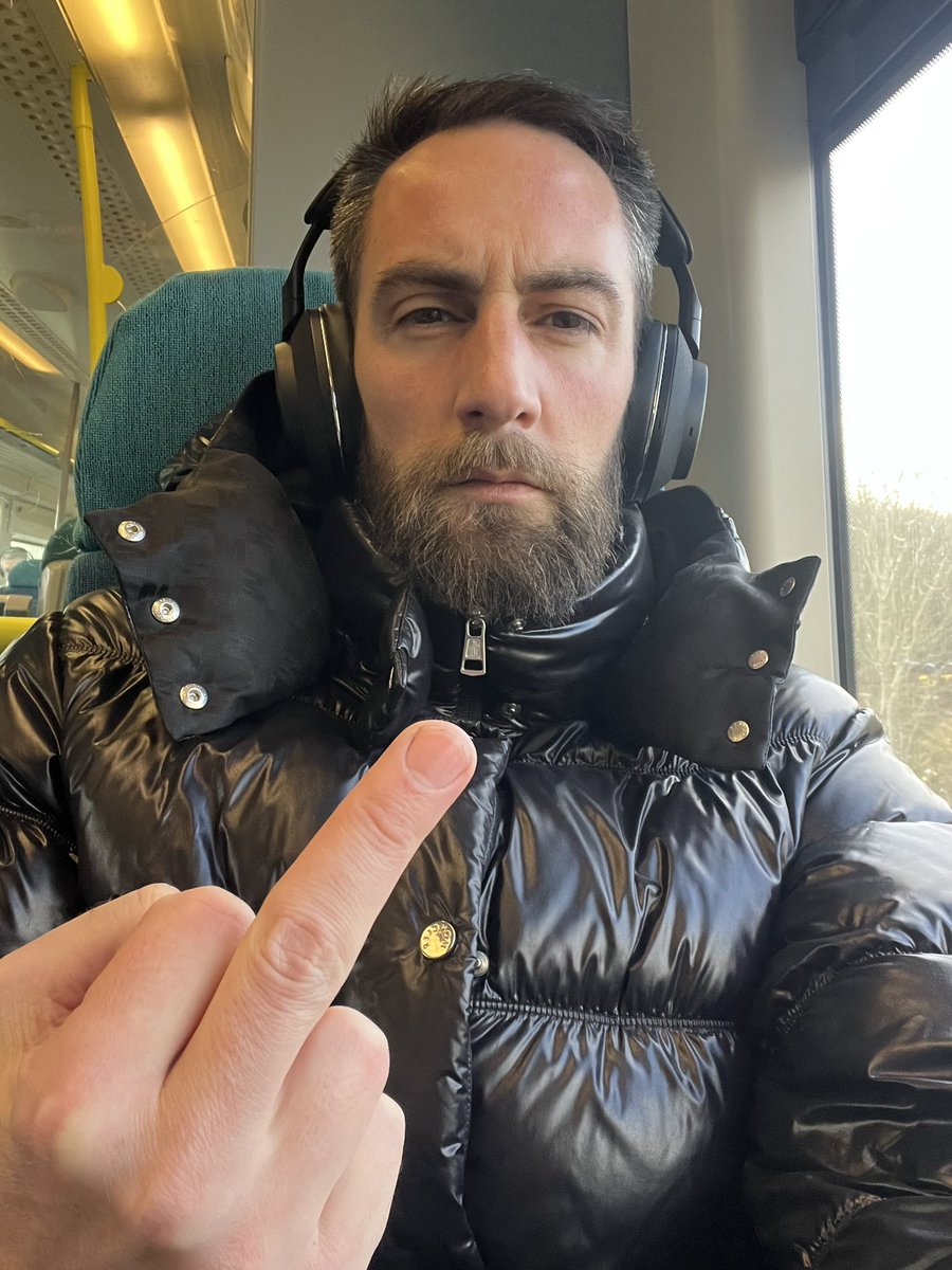 FinSwitch_Nike's tweet photo. Actual footage when I get a ‘hi, I’m not into findom’ message in my inbox 😏 https://t.co/VNOe796o4S