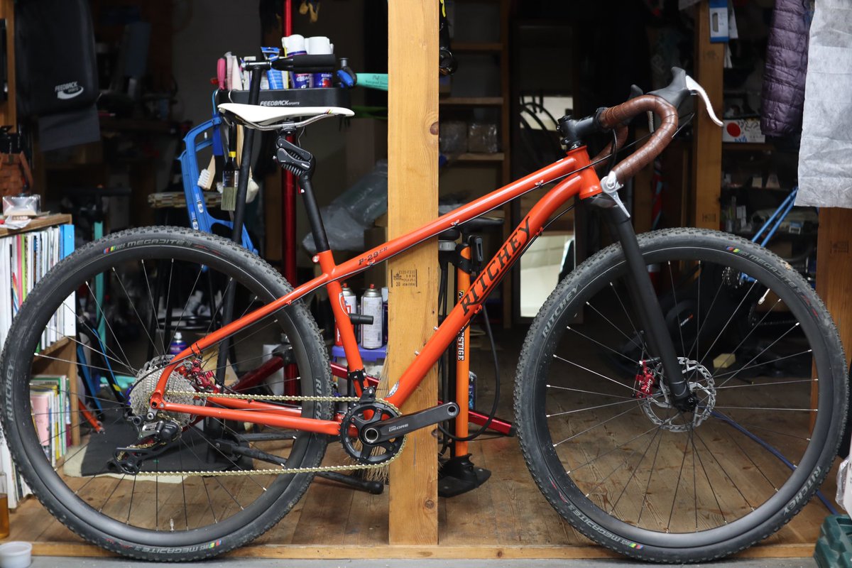 and_bicycle's tweet photo. #ritchey P-29ERの試乗車を東京サンエス様からお借りしました。グランコンペのブレーキレバー、ダイアコンペのバーコンとシマノコンポを組み合わせた1×11s。所謂モンスタークロスのような仕上げです。サスペンションピラーと合わせ、是非お試しください。 https://t.co/j5svey4Dcf