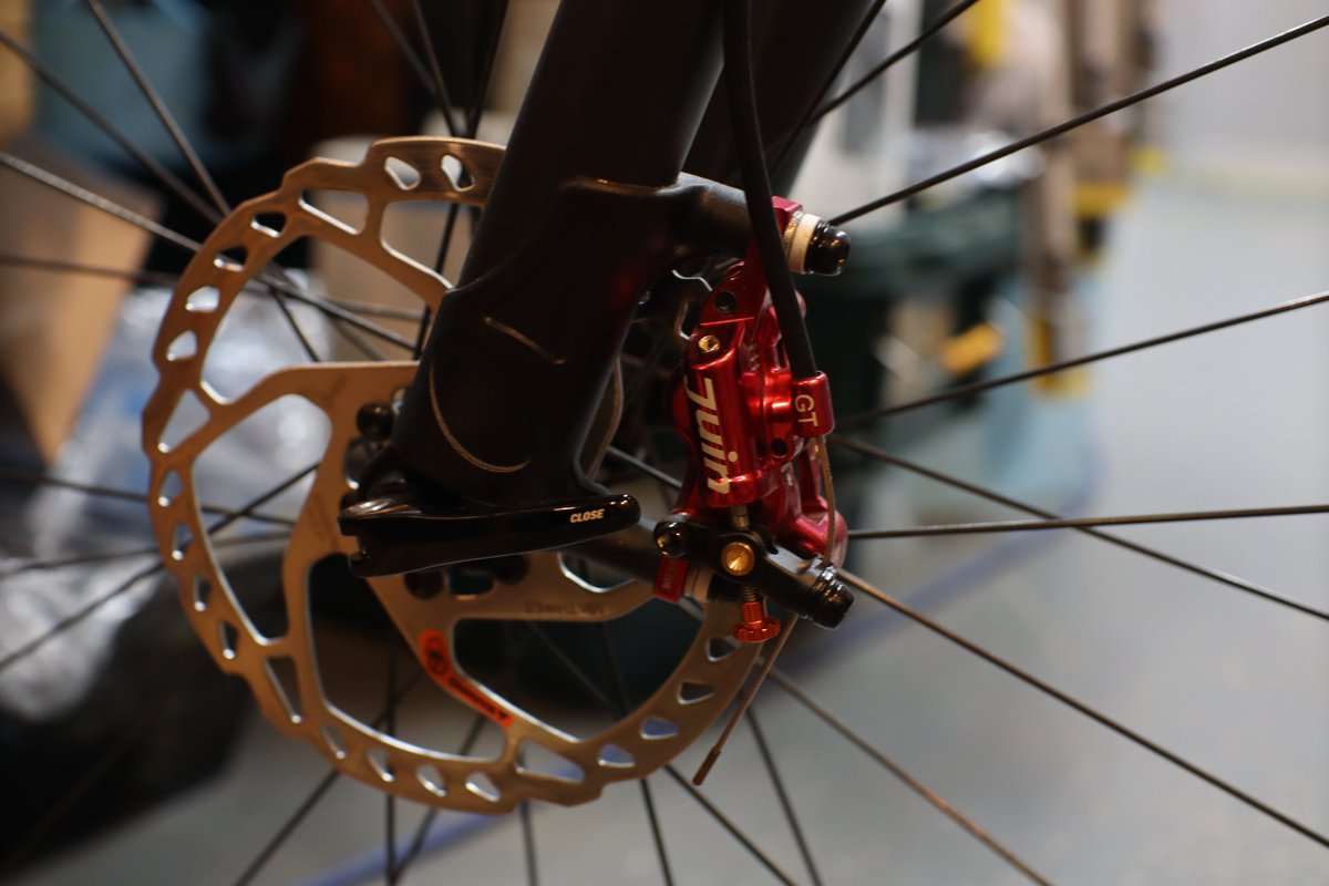 and_bicycle's tweet photo. #ritchey P-29ERの試乗車を東京サンエス様からお借りしました。グランコンペのブレーキレバー、ダイアコンペのバーコンとシマノコンポを組み合わせた1×11s。所謂モンスタークロスのような仕上げです。サスペンションピラーと合わせ、是非お試しください。 https://t.co/j5svey4Dcf