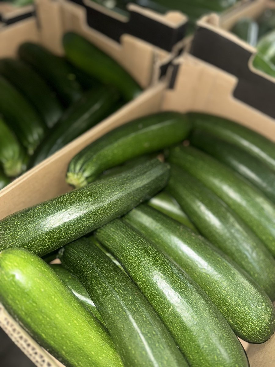 FreshFoodCo_'s tweet photo. Take a look at some of our amazing quality produce that came in this morning😍

From our suppliers refrigerated trucks into our fully refrigerated warehouse and onto our refrigerated vans. This ensures the best quality for our customers👍

𝗳𝗿𝗲𝘀𝗵 𝗶𝘀 𝗯𝗲𝘀𝘁 https://t.co/jIo3eX32RP