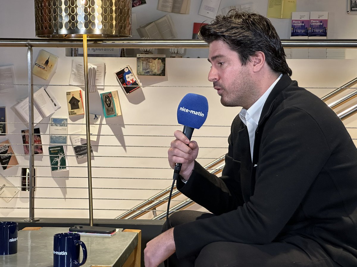 Tournage "Territoire éco Var" dans les locaux de la librairie Charlemagne à Toulon ce lundi 💕
<a href="/Var_Matin/">Var-matin</a> <a href="/librairieCharl/">Charlemagne</a> 
<a href="/amandroussel/">Amandine Roussel</a> <a href="/mcberenger/">Marie-Cécile Bérenger</a> 
<a href="/SDonsey/">Sophie Donsey</a> <a href="/lorisbiondi/">Loris Biondi</a> 
<a href="/DenisCarreaux/">Denis Carreaux</a> <a href="/oliviermarino/">Olivier Marino</a>