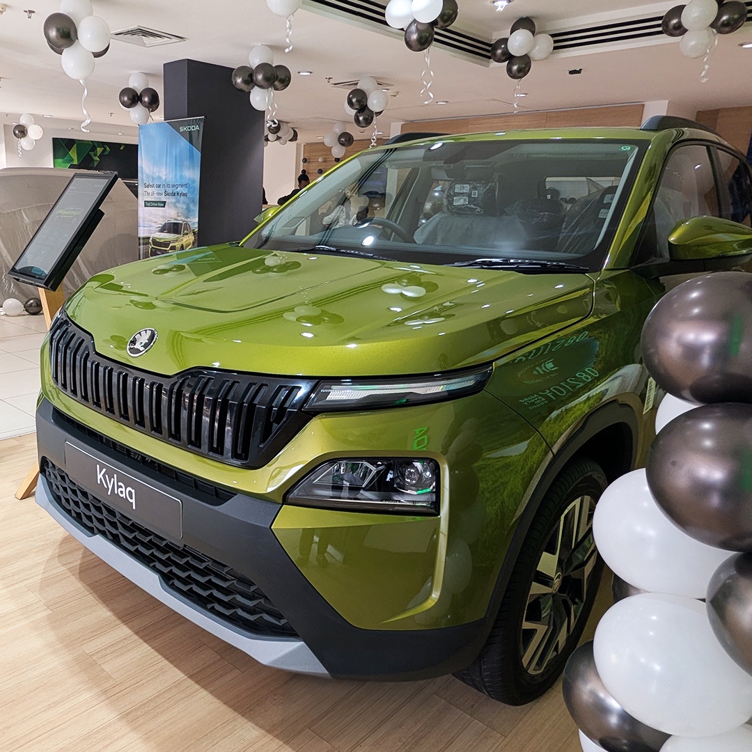 SkodaIndia's tweet photo. The all-new Škoda Kylaq is just around the corner! Visit our nearest dealership to book a test drive for a bold, all-new experience. ✨💚

 📍To find your nearest dealership, click on the link
https://t.co/FoZ7nci5wZ

#SkodaKylaq #SkodaIndia #SkodaIndiaNewEra #LetsExplore https://t.co/UaXttTK753