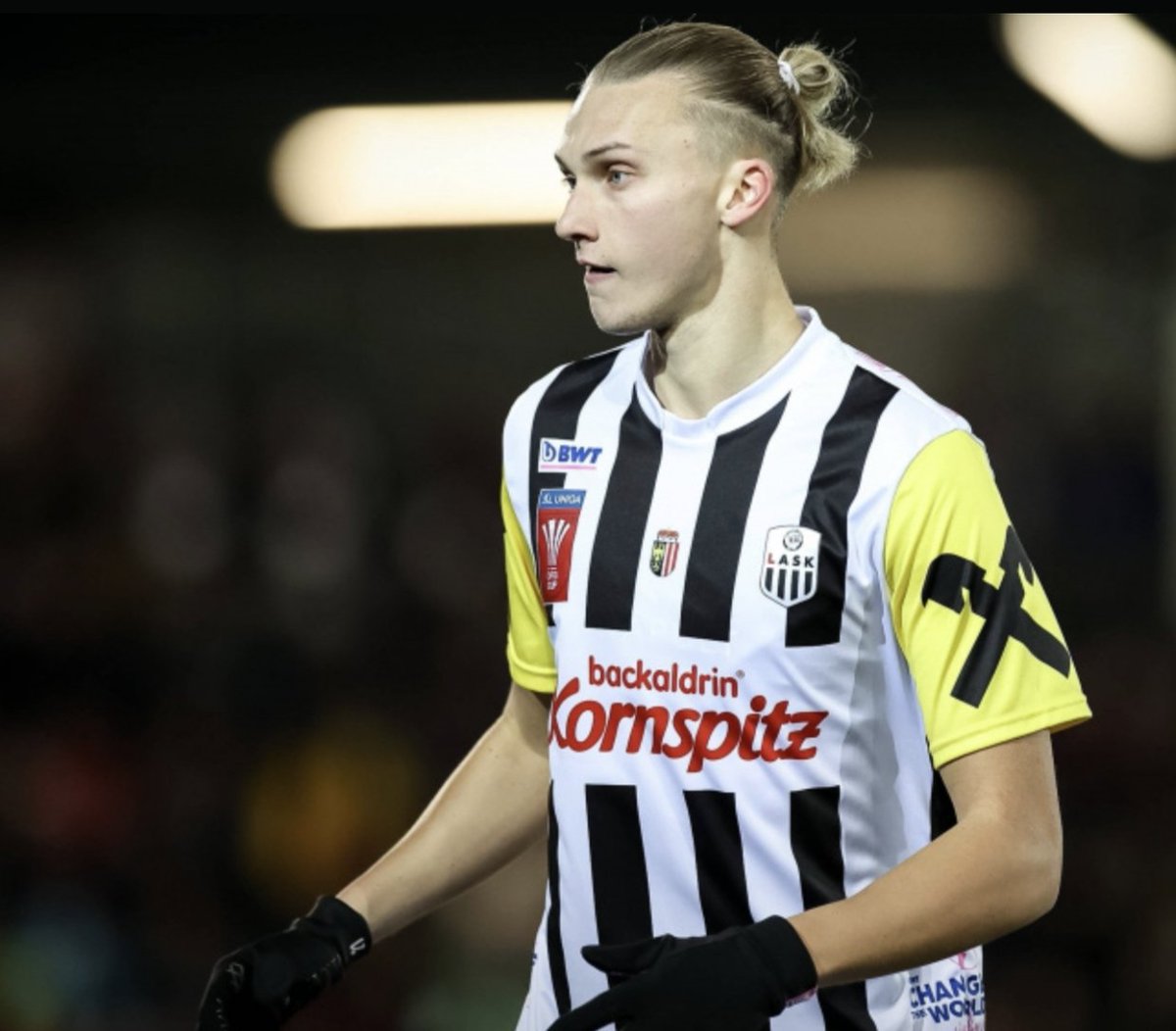 The Other Bundesliga (@otherbundesliga) on Twitter photo 🗞️ Reports today suggest that LASK defender Maxi Talovierov could be heading to Plymouth <a href="/Argyle/">Plymouth Argyle FC</a>.
The Championship club are said to be looking at the Ukrainian, after missing out on another defensive transfer target. #InundAut 🗞️ Reports today suggest that LASK defender Maxi Talovierov could be heading to Plymouth <a href="/Argyle/">Plymouth Argyle FC</a>.
The Championship club are said to be looking at the Ukrainian, after missing out on another defensive transfer target. #InundAut
