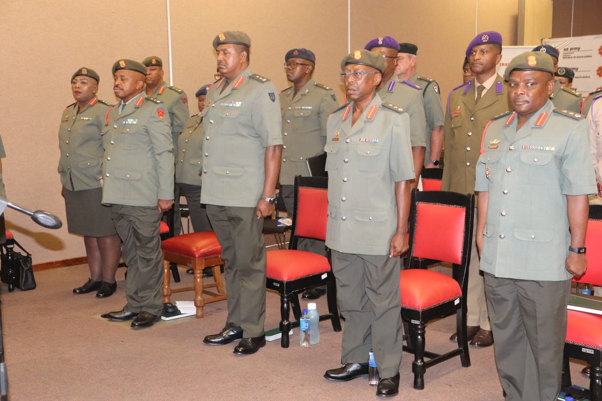 SANDF_ZA's tweet photo. #SAArmy Article || Commander of the South African Landward Forces Engages with the Directors of Staff of the Centres of Excellence which Falls under the Auspices Of Training Formation.
https://t.co/PTkaJeq8fG
#SANDF
#SAArmyTrainingFormation
#PrideOfLions https://t.co/cNK5kNm6I0
