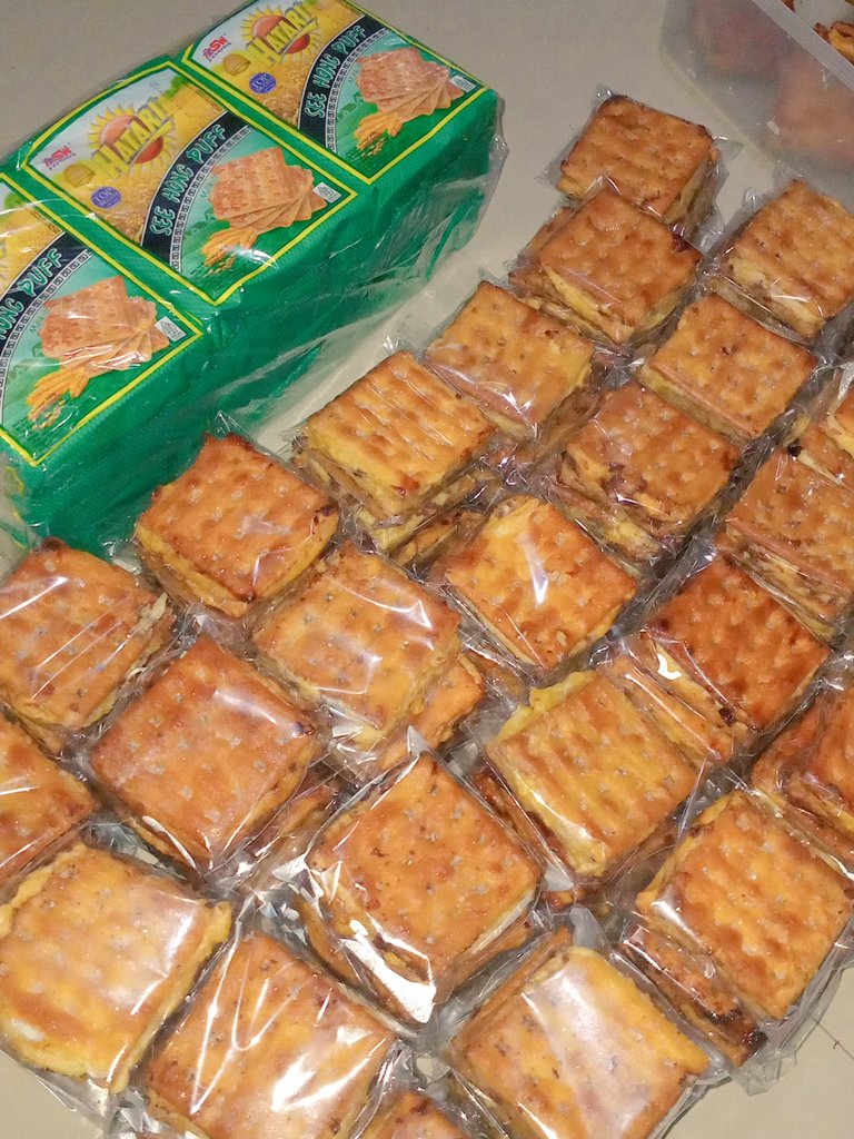 xrowoonie's tweet photo. x/twitter do your magic !
Hallow guys aku mau coba nawarin jualanku ke x nih^^
Tolong bantu rt ya guyss, biar bs nabung beli hp 😔😔 (zuzur trnyata life without smartphone is so hard)

Aku jual gabin tape isi coklat! Harganya 2500 aja
Rasanya enakk lohh, manis gurih dan nagih bgt https://t.co/Q7D3edZhaE