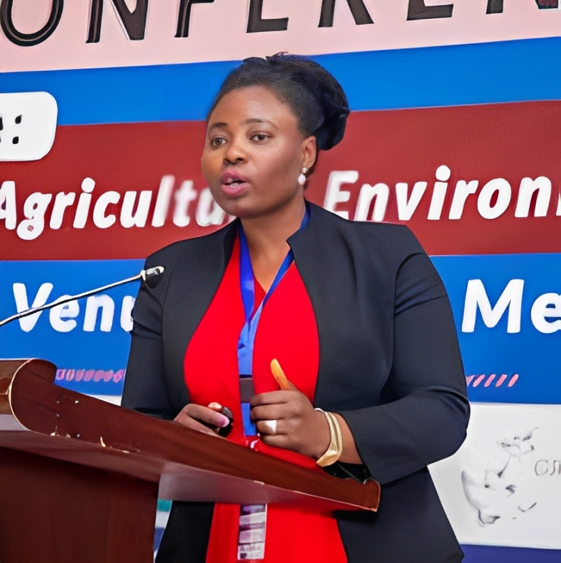 PasetRsif's tweet photo. 🎉 Congratulations to Dr @LadyBih1 on completing her PhD, earning a patent, and publishing impactful research solutions!
Her work focuses on creating advanced materials from biomass to clean water by removing harmful pollutants. 
🔗 Read more here: https://t.co/KxJRho3P9a https://t.co/XYSSC4SPpX