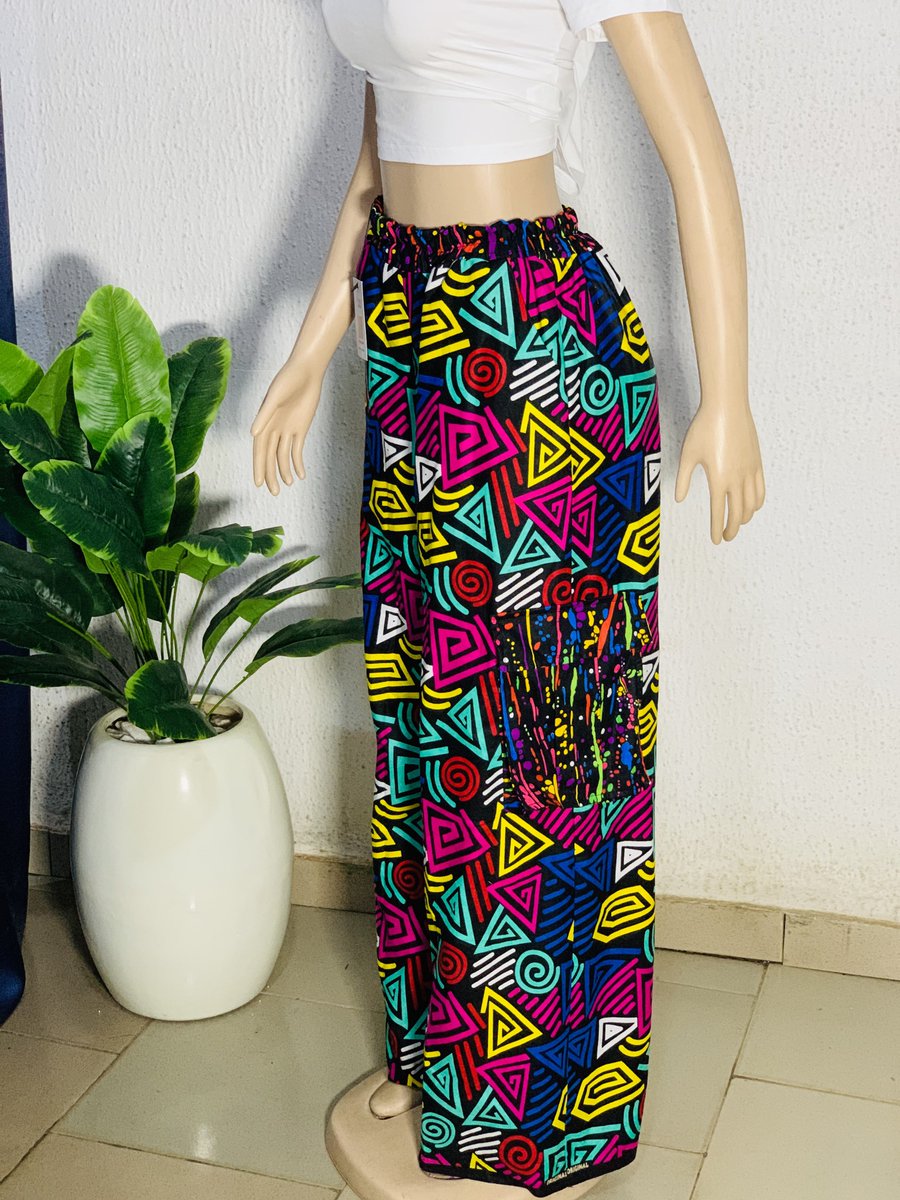 dam_____dam's tweet photo. New Arrival✨✨✨

Introducing the Ankara Cargo Pant!

Details: A perfect blend of two vibrant prints featuring cargo &amp; palazzo pockets, complemented by an elastic waistband for comfort &amp; style.

~~~~~~~

Fabric: 100% Cotton Ankara
Size: 6 - 20
🏷️: 15,000NGN
Cc: @Styled_byDamdam https://t.co/7v23f7y0Hq