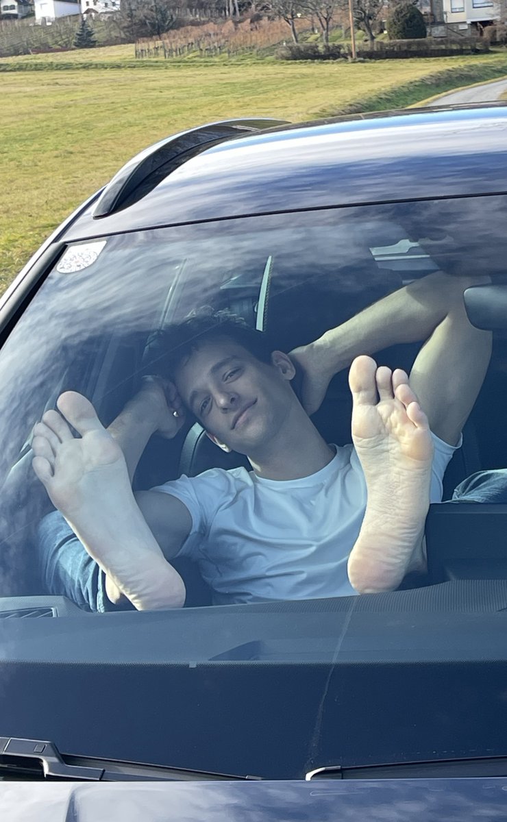 domifikis's tweet photo. RT, if you like my feet 🦶 
https://t.co/WnXSZkQudN https://t.co/vXknr2FP2i
