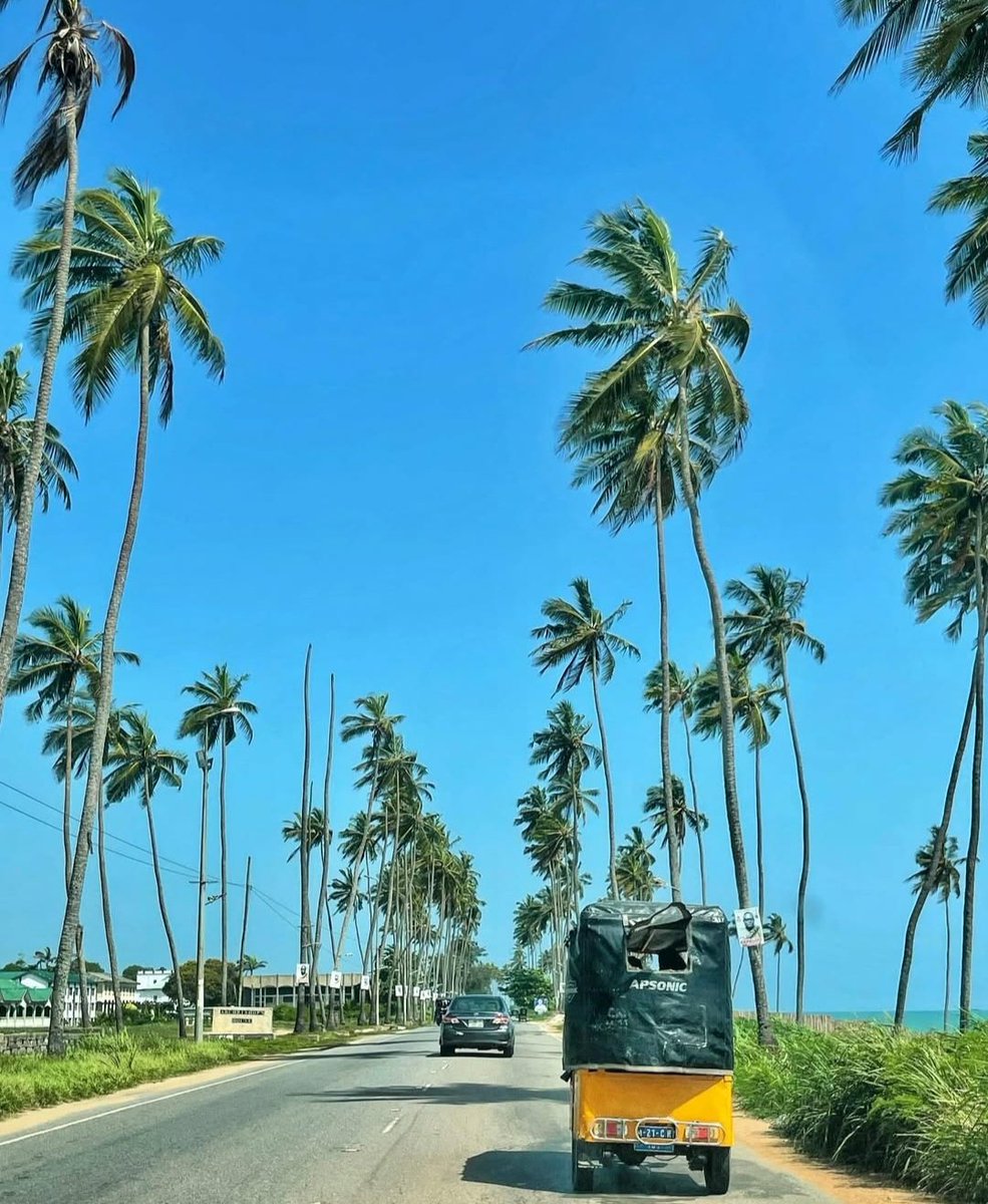 AsafoFlags's tweet photo. There's something therapeutic about the drive down this stretch in Cape Coast 😌 https://t.co/BqMWDklSEy