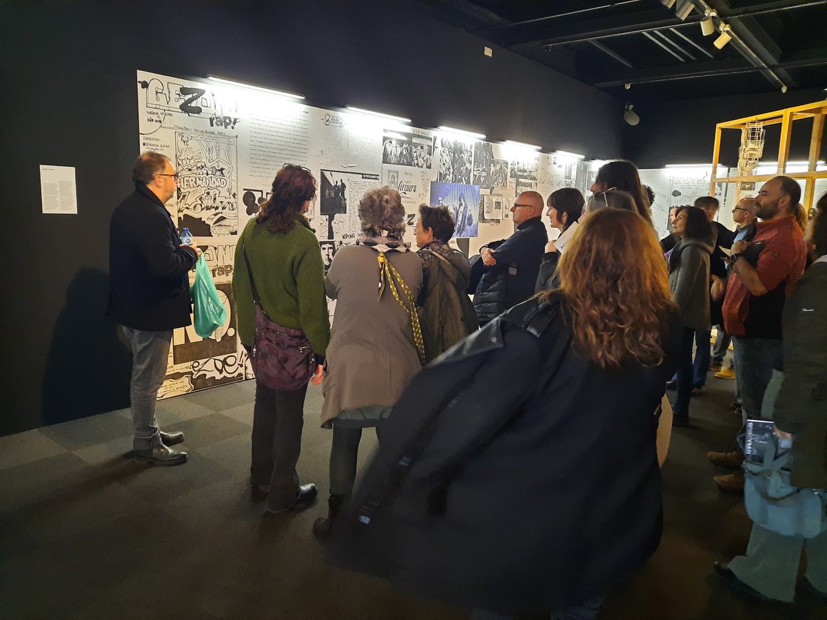 mhistoria_gi's tweet photo. Nombrós públic a la visita guiada a l'exposició #Infralocus amb @JordiMitja.  Moltes gràcies a tothom per l'assistència.
Una ruta pels 4 espais que mostren aquest projecte obert d'arqueologia cultural contemporània, dels anys 90 a #Girona realitzat amb el @BolitGirona https://t.co/4SUpz3y8fF
