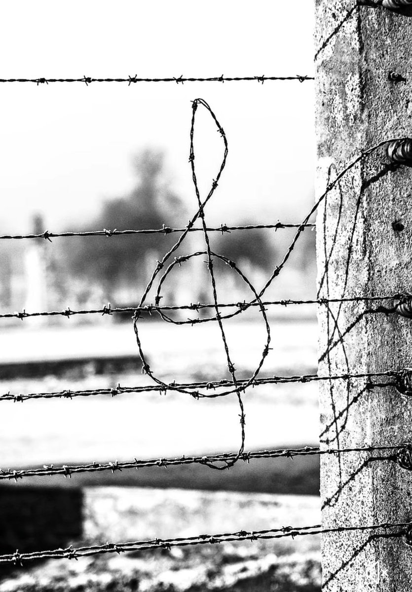 Le parole Riempiono la mia testa
E si spargono sul pavimento
Se Dio è dalla nostra parte
Fermerà la prossima Guerra...
Bob Dylan
#Giornodellamemoria 
#pernondimenticare