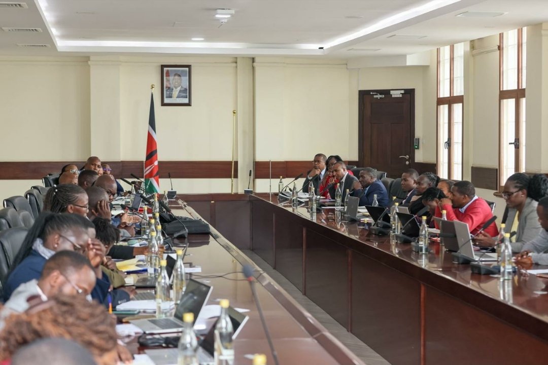 NGCSKE's tweet photo. 1/3 @NGCSKE in the @OfficePCS_KE engage MDAs Focal officers on updates of priority projects and programmes at the OPCS Railway offices. Team was led by Lead Anne Olubendi and NGCS Secretary Alfred Diru. #NGCScoordinates #DeliveringThePlan #BeTA https://t.co/uNP7RWqk1c
