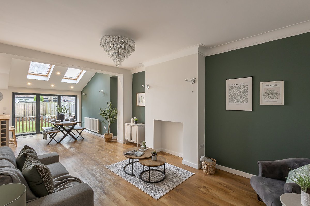 In a prominent position within Jesmond Dene Conservation Area, an extended, three storey family home with south facing garden located on Mitchell Avenue, Jesmond. 
 
#Gosforth #Heaton #Jesmond #Newcastle #Property #HousingMarket #forsale #fenham

bailey-and.co/property/17-mi…