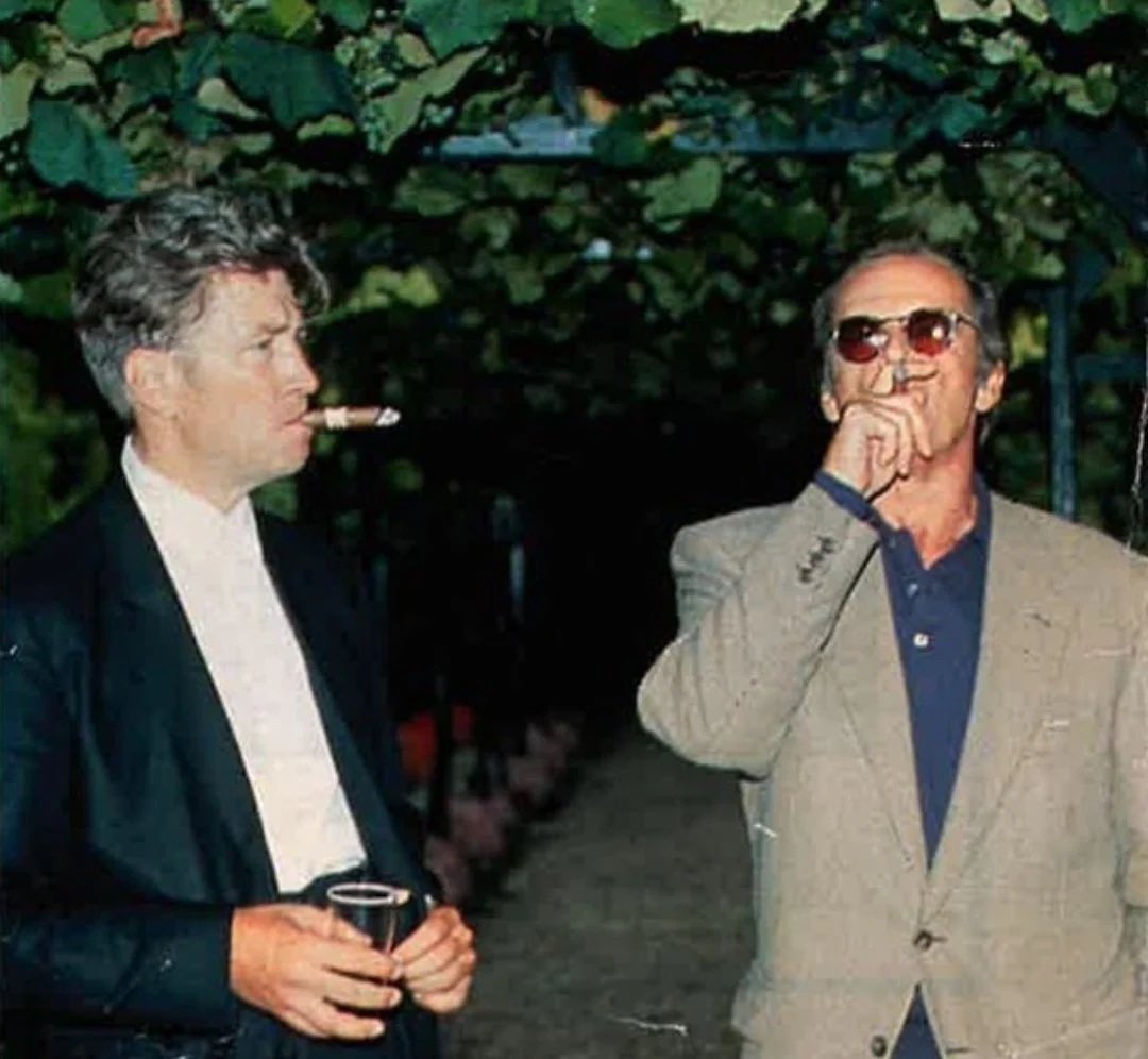 ddoniolvalcroze's tweet photo. David Lynch and Jack Nicholson smoke cigars at the 1994 Venice Film Festival https://t.co/RjeSdoZYSj
