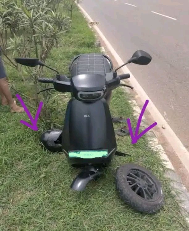 Hindtraveler's tweet image. इलेक्टिक स्कूटी खरीदना मतलब 1 साल बाद कबाड़ में देना
कोई बैटरी ले लो 7 या 8 हजार किलोमीटर से ज्यादा चलती नही, 6 बैटरी वाली भी 1 साल की गारंटी जरूर लेते है पर चेंज कोई करके नही देता
विस्तार से बताता हूं इसकी सारी कमियां ...

 हैं #NPCISoundOfProgress