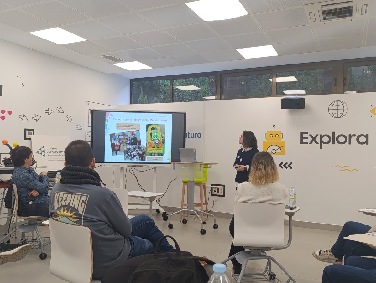 MsLeticiaGil's tweet photo. Empezamos con las experiencias #Code4Europe @educaINTEF #EncuentroCodeWeek @CodeWeekEU con @isabelbp https://t.co/f2szexU8Xi