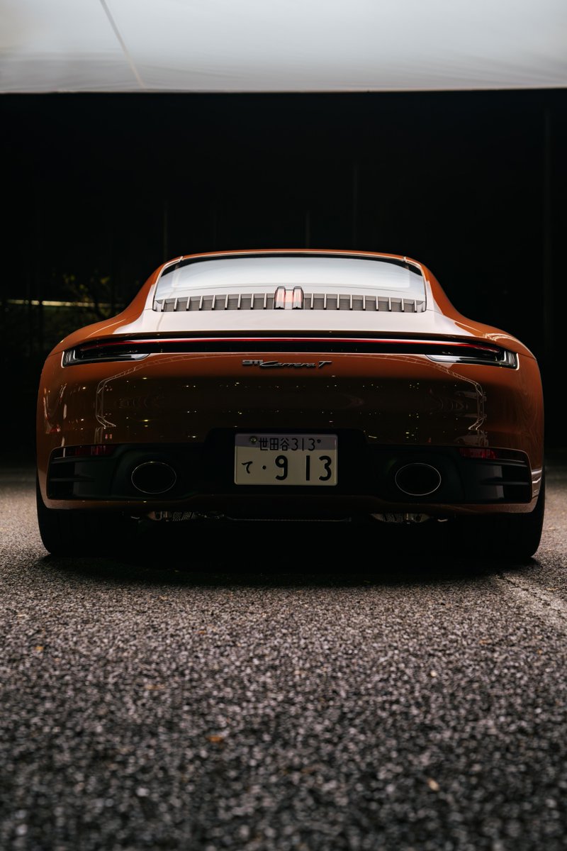 ブレない良さを日々感じながら生きたい 

70年代生まれのPoggyが、自身のルーツを投影した911 Carrera T。
セピアブラウンのボディに、ドレスマッケンジータータンのインテリアが映え、クラシックとモダンが融合した一台に。 

#Porsche #ポルシェ #ExclusiveManufaktur