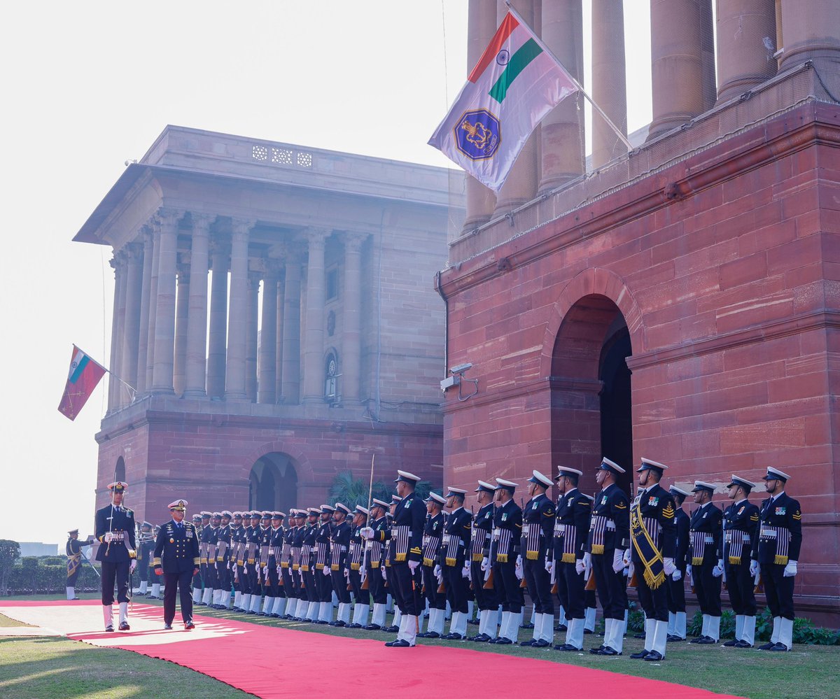 indiannavy's tweet photo. Adm Muhammad Ali, Chief of Staff, #IndonesianNavy, was received by Adm Dinesh K Tripathi, #CNS with a ceremonial Guard of Honour at the South Block Lawns, New Delhi, on #27Jan 25. 

The Principals engaged in interactions to deepen #maritimecooperation & strengthen the bond between two close #maritime neighbours

Their discussions focused on vital areas across operations, training & capacity building. 

Together, our navies are committed to enhancing maritime cooperation through increased #interoperability, training, and robust information sharing, ensuring security & stability in the shared maritime domain.

This visit as part of the high-level delegation accompanying the President of Indonesia, H.E. Prabowo Subianto, the Chief Guest for the #RepublicDayParade2025, symbolises the deep friendship and shared commitment of #India & #Indonesia to fostering strong regional partnerships & #maritimesecurity.
🇮🇳-🇮🇩 #BridgesofFriendship

@_TNIAL_ @IndianEmbJkt