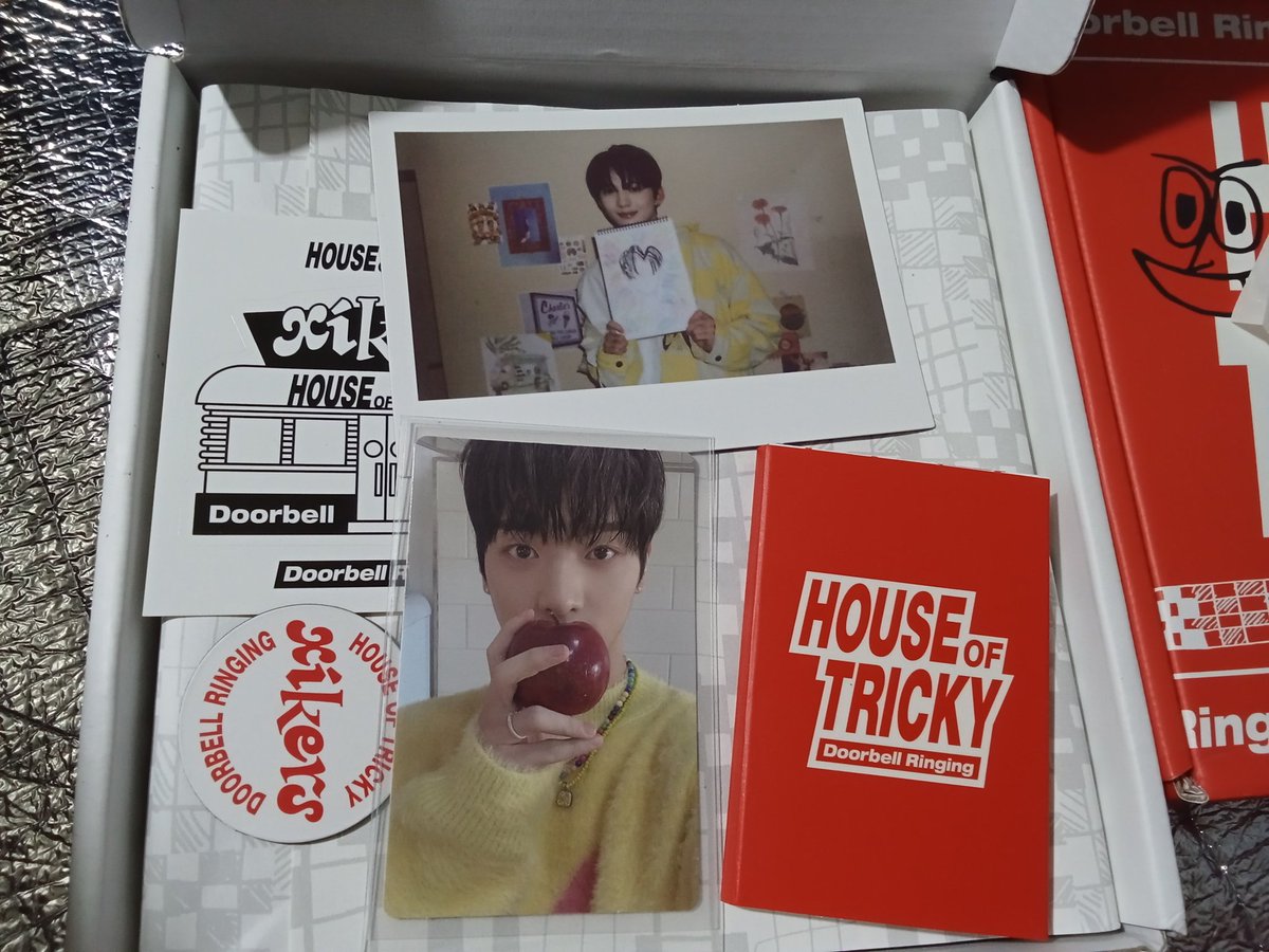 rukssoul's tweet photo. — #bassyfeedbacksph 💌
hi hello po! yujun & seeun arrived safely! as well as the album. thank you sm po for packing it safely 💗 also, andami pang freebies (pogi ni levi) heisgaiah. 'till our next po. 💘 https://t.co/cNB59UY4tj
