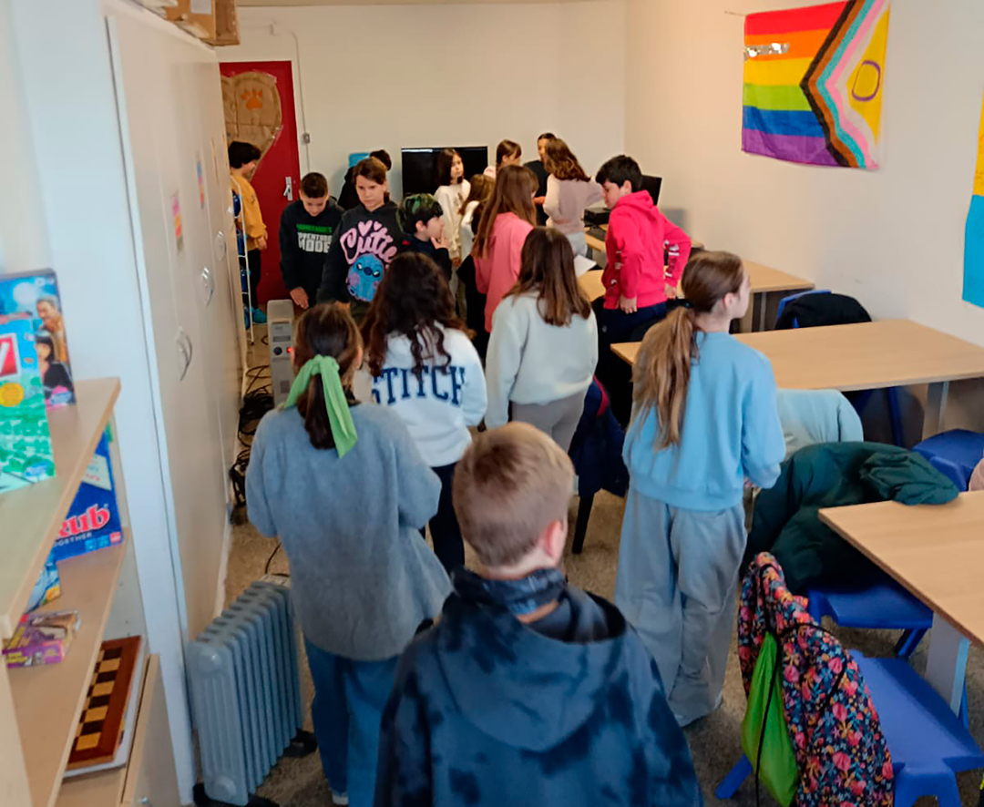 📣 Divendres la classe de 6è de l'escola Simeó Rabasa va visitar l'Era jove de #Martorelles

👉 L'alumnat ha conegut com funciona el servei, quines activitats realitzen els seus usuaris i els seus espais de la mà del dinamitzador.

#EraJoveMartorelles #Joventut #Jovent